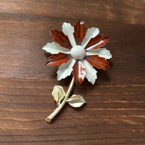 Flower power, daisy pin metal Jewelry - Daisy metal,brooch vintage